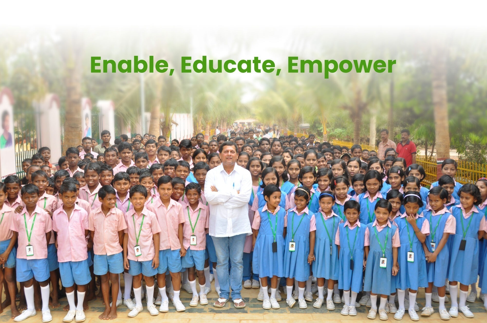 Achyuta Samanta with Students of KISS edit