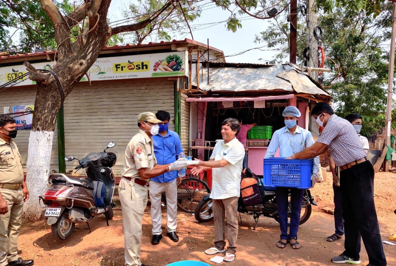 Art-of-Giving-by-Dr-Achyuta-Samanta-during-Corona-Lockdown-9